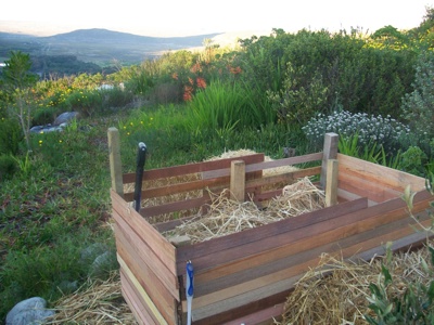 compost_toilet_sawdust_humanure_green